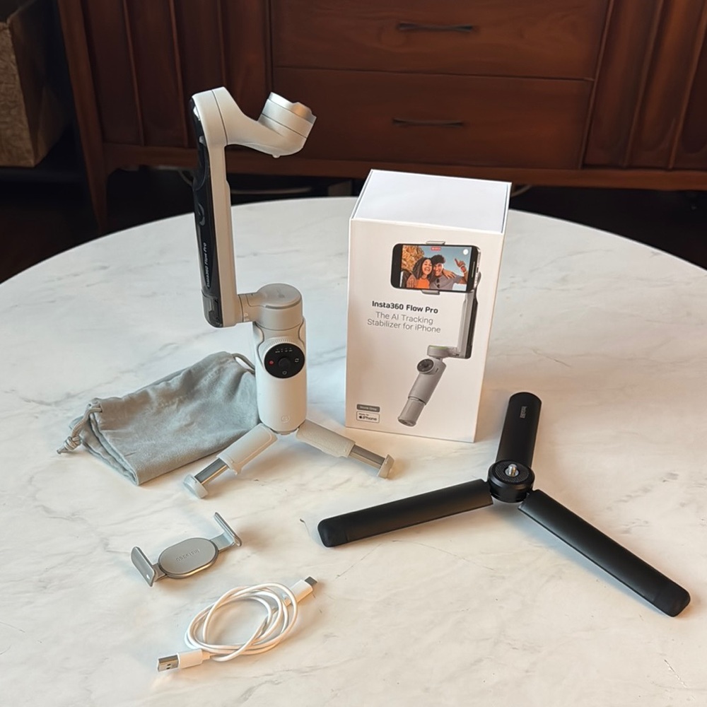 Flow Pro White Camera Stabilizer